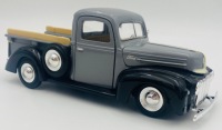 Ford Pickup Jailbar 1942-1947 1:24 Motormax 79388 серый