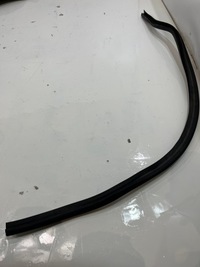 фото thumb №1, Прокладка капот cayenne ii 7p5 7p5823727b