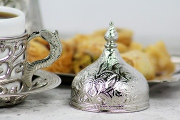 СЕРЕБРЯНЫЙ ТУРЕЦКИЙ КОФЕЙНЫЙ НАБОР НА 2 ПЕРСОНЫ В ПОДАРОК