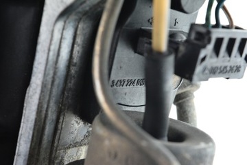 РАСПРЕДЕЛИТЕЛЬ ТОПЛИВА ВПРЫСОК MERCEDES W124 0438121043