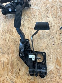 фото thumb №1, Педаль газу chrysler town and country 5 facelift 2012 05281418ab