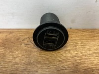 фото thumb №1, Роз'єм usb універсальні dodge charger 2015+