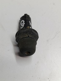 фото thumb №1, Volvo v40 ii r-design 12-19 отбойник ограничитель крышки багажника