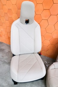 фото thumb №8, Bmw ix i20 салон сидіння диван обшивки тунель пам'ять atelier бежево-сірий