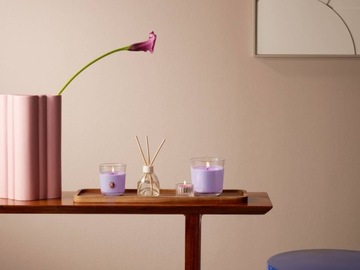 Świeca zapachowa w szkle 80/73 Bolsius True Scents LAWENDA - liliowa - 25h