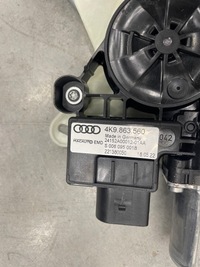 фото thumb №3, Механизм шторка багажника a6 c8 оригинал