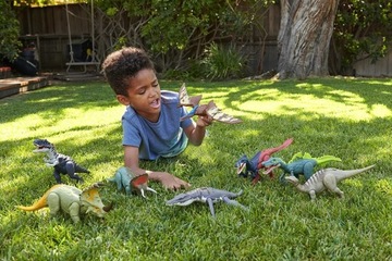 Mattel Мир Юрского периода Трицератопс Дикий рев HDX40