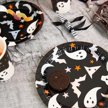 HALOWEEN Бумажные ТАРЕЛКИ черные с призраками 18см 6 шт.