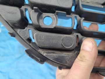 фото thumb №12, Запчастини astra j решітка решітка середня бампера перед 13266567