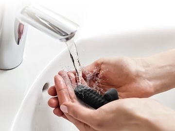 Stymulacja łechtaczka nosząca rękaw wibracyjny silikonowy rękaw palca