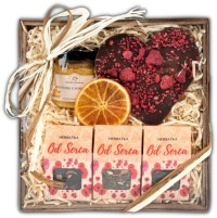 подарочная корзина с чаем и шоколадом GIFT