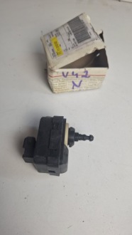 фото thumb №1, Vw fox моторчик регулировки лампы 5z0941295