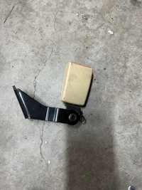 фото thumb №1, Застібка ременя зад audi a8 d4