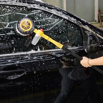 Набор вращающихся щеток для мытья автомобиля.