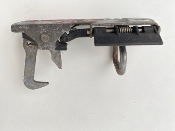 фото thumb №6, Volkswagen оригінальний номер 1k0823480 замок кришки двигуна