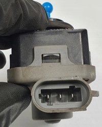 фото thumb №9, Моторчик регулировки лампы nissan primera p12 7700420737