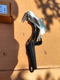 фото thumb №1, Toyota sienna 2021 петля капот правый левый