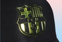 МУЖСКАЯ БЕЙСБОЛКА FC BARCELONA FCB ЧЕРНАЯ С ЗОЛОТЫМ ГЕРБОМ