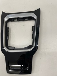 фото thumb №3, Рамка чехол рычага переключения передач передач vw t-roc 2ga711456c идеальное состояние