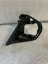 фото thumb №1, Renault clio v кронштейн противотуманной фары левая