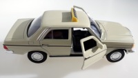 WELLY Mercedes-Benz W 123 TAXI, кремовый металлик, модель WELLY в масштабе 1:34