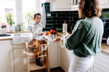 Помощница на кухне Помощница на кухне Лена