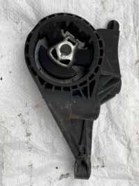 фото thumb №1, Кронштейн подушка коробки перед orlando cruze 2.0 vcdi