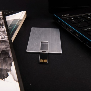 Metalowy Pendrive Karta 32 GB Srebrna + Pudełko + Grawer Twoje LOGO