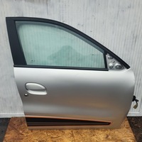 фото thumb №1, Двері передні перед праві dacia spring планка