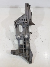 Купить Кронштейн кронштейн генератора 04l903143d vw audi skoda a6 a4 2.0 tdi, фото thumb