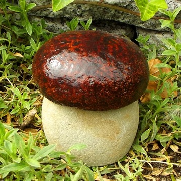Грибная фигурка, экологическое украшение сада.