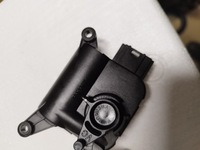 фото thumb №6, Моторчик крышка отопителя touareg 7l0907511a