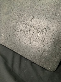 фото thumb №7, Tesla x кронштейн ковёр кабины левый 1050469-00-b