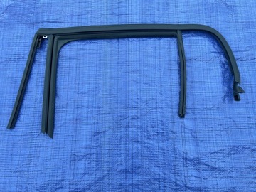 фото thumb №1, Peugeot 208 ii прокладка дверь левый зад 22 год