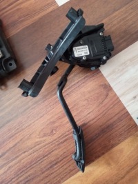 фото thumb №1, Педаль газа jaguar xf x250 8x23-9f832-a