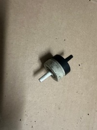 фото thumb №1, Клапан вакуум audi a8 d2 передній fl 3.7 akj