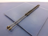 фото thumb №2, Mazda 2 i dy амортизатори задній кришки