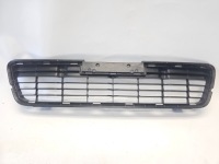 фото thumb №1, Решётка средняя бампера toyota hilux viii 2015-2018 перед