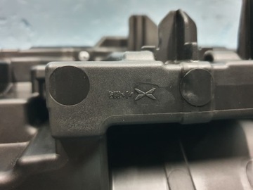 фото thumb №10, Лампа накладка средняя xpeng g9 ev перед