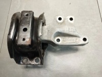 фото thumb №1, Peugeot 3008 i кронштейн подушка 9681855180