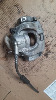 фото thumb №1, Суппорт тормозной правый перед volvo v60