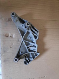 фото thumb №1, Audi a3 s3 8v 2016 кронштейн / кронштейн двигателя