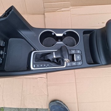 фото thumb №10, Kia sportage iv 4 рестайлінг 18-21 тунель середній панель червона nic зарядний пристрій