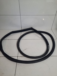 фото thumb №1, Прокладка двері bmw e92 права передня кузовна