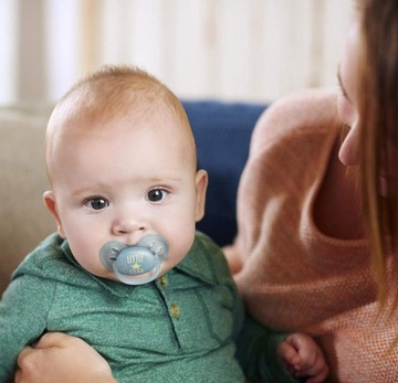 AVENT 2 пустышки BREATHABLE 6M+ ULTRA AIR SILICONE 6-18M + ЧЕХОЛ