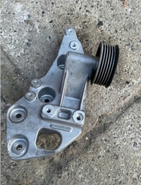 фото thumb №1, Кронштейн ролик натяжитель maserati levante ghibli 3.0 v6 m156 бензин