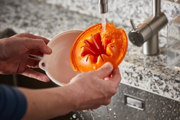 FISKARS FUNCTIONAL FORM Ручная соковыжималка для цитрусовых для лимонного сока