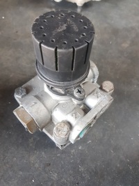 фото thumb №1, Клапан релейний гальмівний scania r 1425183