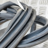 фото thumb №7, Toyota yaris cross 2022 левая сторона резиновый прокладка дверь задних