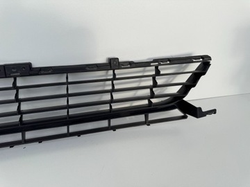 фото thumb №10, Renault megane iii рестайлинг решётка бампера средняя перед 622547366r